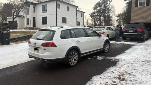 White 2017 Volkswagen Golf Alltrack TSI SEL