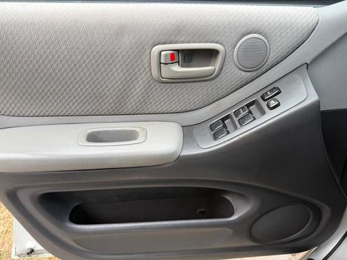 2005 Toyota Highlander Base