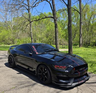 2017 Ford Shelby GT350R Base