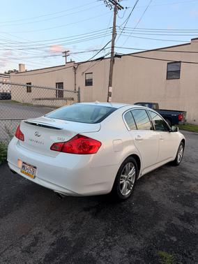 Black 2011 INFINITI G25x Base