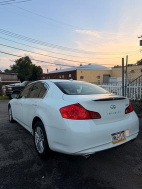 Black 2011 INFINITI G25x Base
