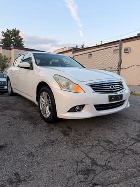 Black 2011 INFINITI G25x Base