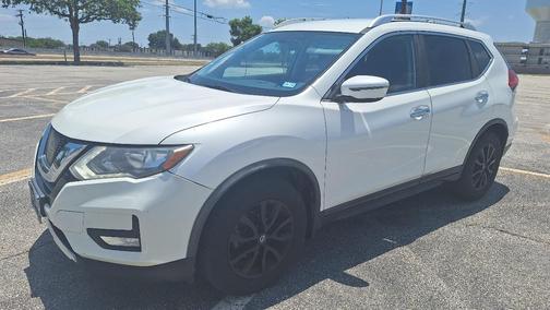 White 2017 Nissan Rogue SV