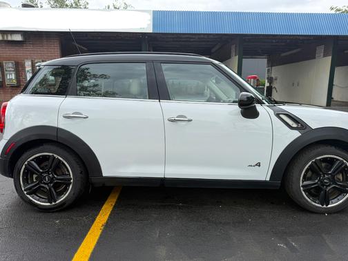 White 2012 MINI Cooper S Countryman Base