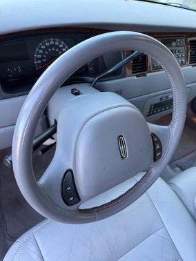 Silver 2001 Lincoln Town Car Executive