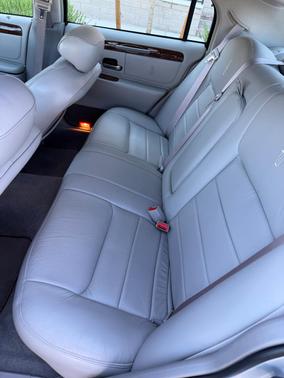 Silver 2001 Lincoln Town Car Executive