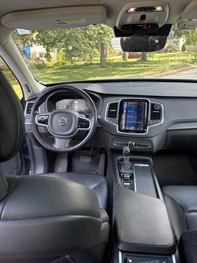 Blue 2020 Volvo XC90 T5 Momentum