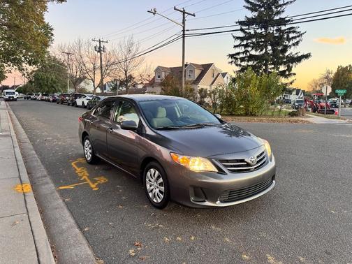 Gray 2013 Toyota Corolla LE