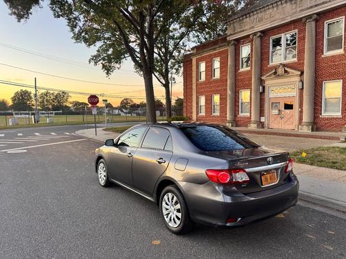 Gray 2013 Toyota Corolla LE