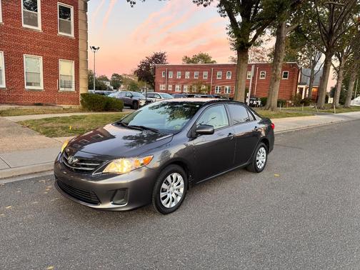 Gray 2013 Toyota Corolla LE