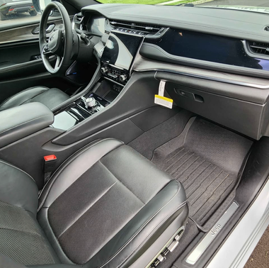 Silver 2023 Jeep Grand Cherokee Overland