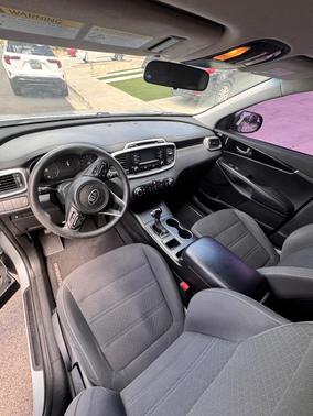 Silver 2017 Kia Sorento LX
