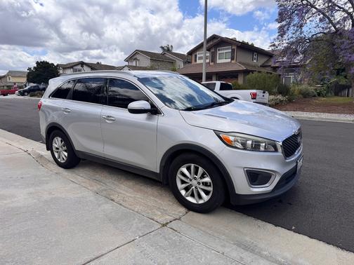 Silver 2017 Kia Sorento LX