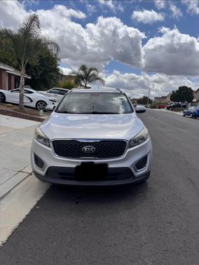 Silver 2017 Kia Sorento LX