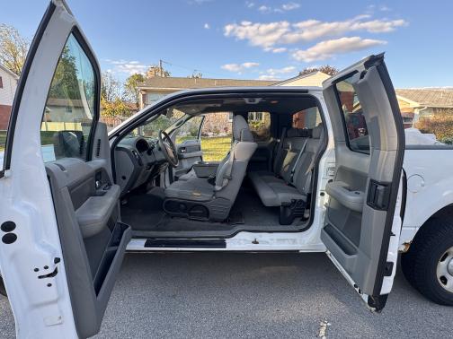 2004 Ford F-150 XL SuperCab