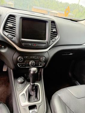 Black 2018 Jeep Cherokee Overland