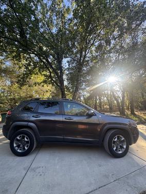 Gray 2019 Jeep Cherokee Trailhawk