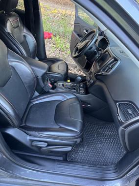 Gray 2019 Jeep Cherokee Trailhawk