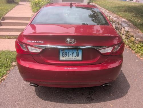 Red 2011 Hyundai SONATA SE
