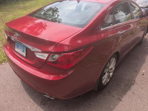 Red 2011 Hyundai SONATA SE