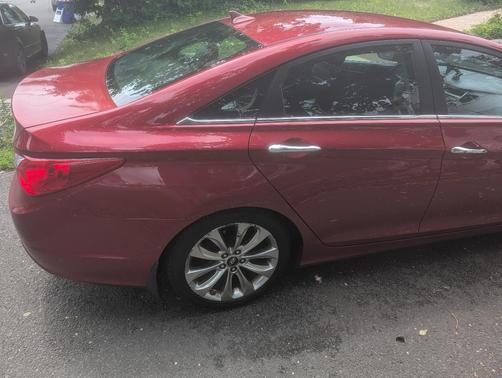 Red 2011 Hyundai SONATA SE