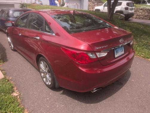 Red 2011 Hyundai SONATA SE