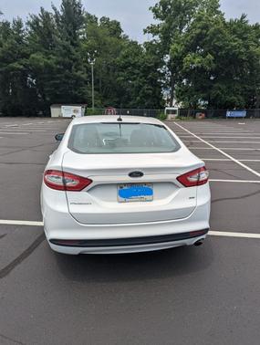 Photo 2 of 19 of 2016 Ford Fusion SE