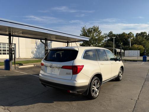White 2017 Honda Pilot EX-L