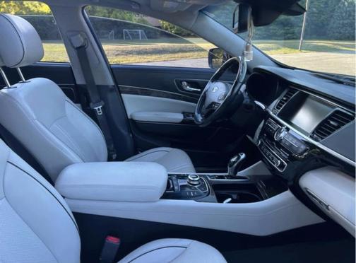 Brown 2015 Kia K900 Luxury