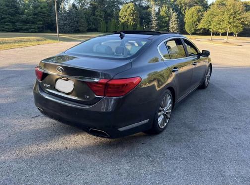 Brown 2015 Kia K900 Luxury