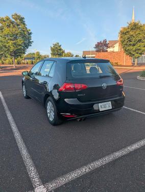 Black 2016 Volkswagen Golf TSI SE 4-Door
