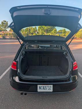 Black 2016 Volkswagen Golf TSI SE 4-Door