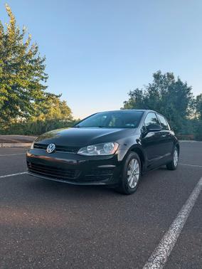 Black 2016 Volkswagen Golf TSI SE 4-Door
