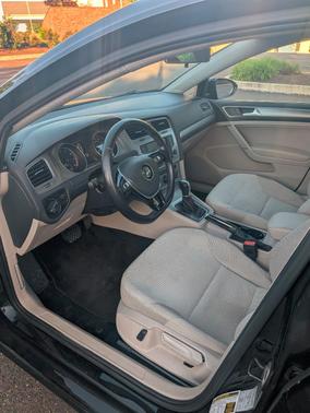 Black 2016 Volkswagen Golf TSI SE 4-Door