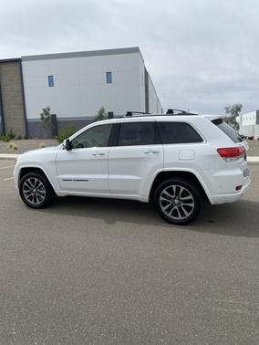 White 2017 Jeep Grand Cherokee Overland