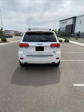 White 2017 Jeep Grand Cherokee Overland