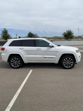 White 2017 Jeep Grand Cherokee Overland