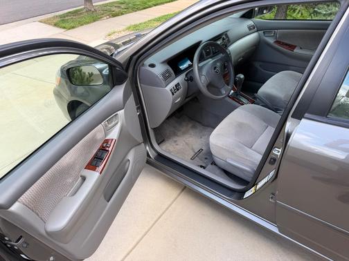 Gray 2006 Toyota Corolla LE