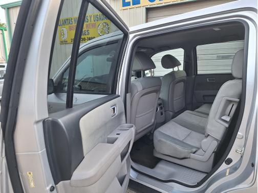 Silver 2015 Honda Pilot LX