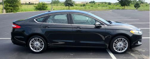 Black 2014 Ford Fusion SE