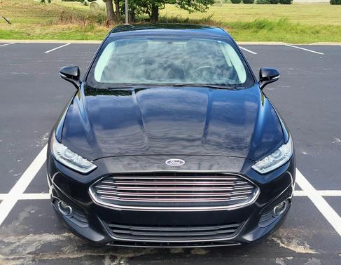 Black 2014 Ford Fusion SE