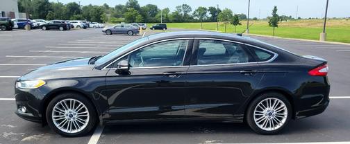 Black 2014 Ford Fusion SE