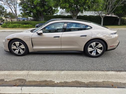2022 Porsche Taycan Taycan