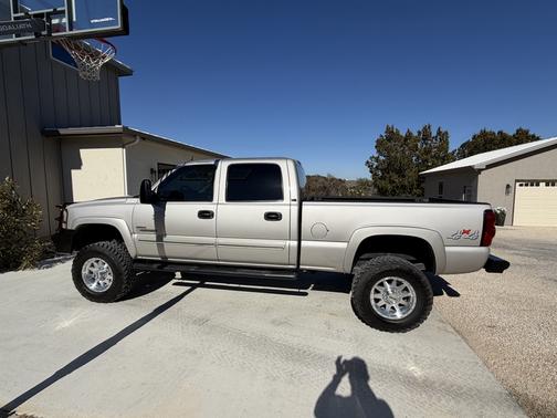 2004 Chevrolet Silverado 2500 LT H/D Crew Cab