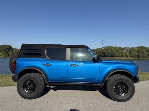 2022 Ford Bronco Black Diamond