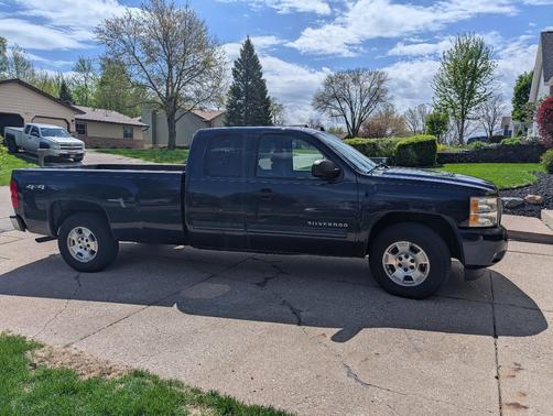 Blue 2011 Chevrolet Silverado 1500 LT