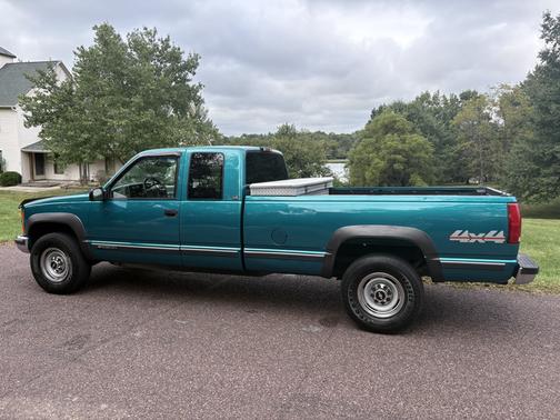 Green 1995 Chevrolet 2500 Cheyenne Extended Cab