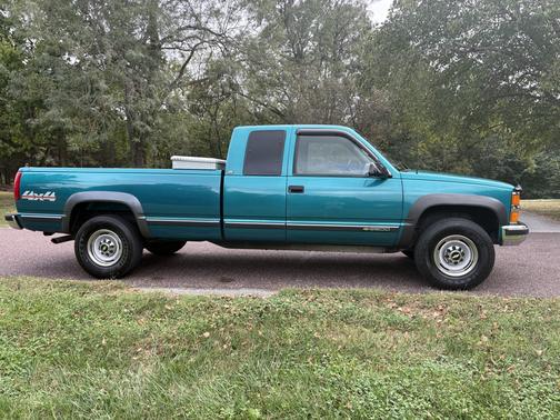 Green 1995 Chevrolet 2500 Cheyenne Extended Cab