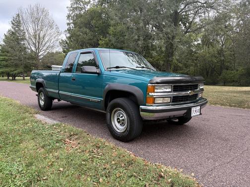 Green 1995 Chevrolet 2500 Cheyenne Extended Cab