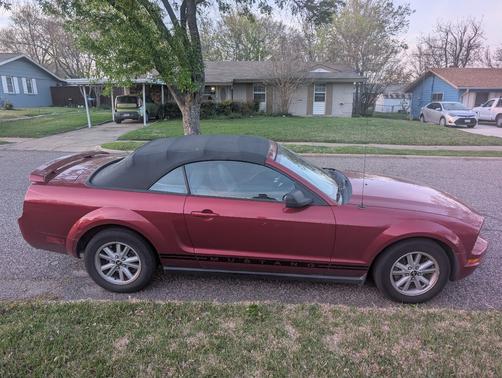 Red 2005 Ford Mustang Deluxe
